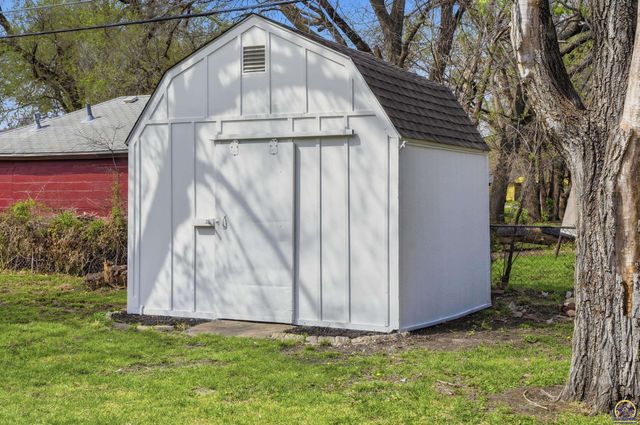 2113 SE Swygart ST, Topeka, KS 66605