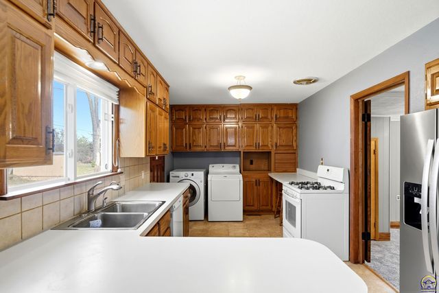 2113 SE Swygart ST, Topeka, KS 66605
