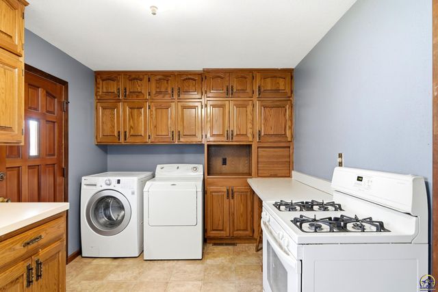 2113 SE Swygart ST, Topeka, KS 66605