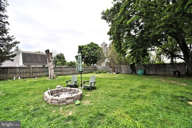 50 TRUMBAUERSVILLE RD, Quakertown, PA 18951
