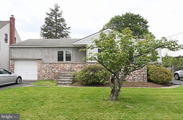 50 TRUMBAUERSVILLE RD, Quakertown, PA 18951