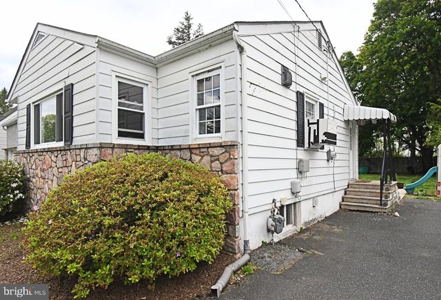 50 TRUMBAUERSVILLE RD, Quakertown, PA 18951