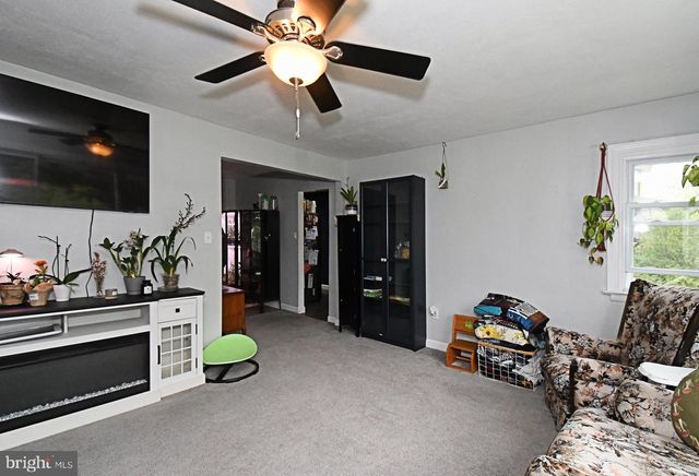 50 TRUMBAUERSVILLE RD, Quakertown, PA 18951