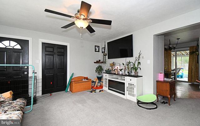 50 TRUMBAUERSVILLE RD, Quakertown, PA 18951
