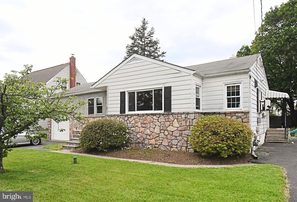 50 TRUMBAUERSVILLE RD, Quakertown, PA 18951