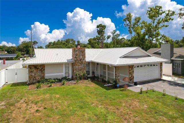 5520 FULMAR DRIVE, Tampa, FL 33625