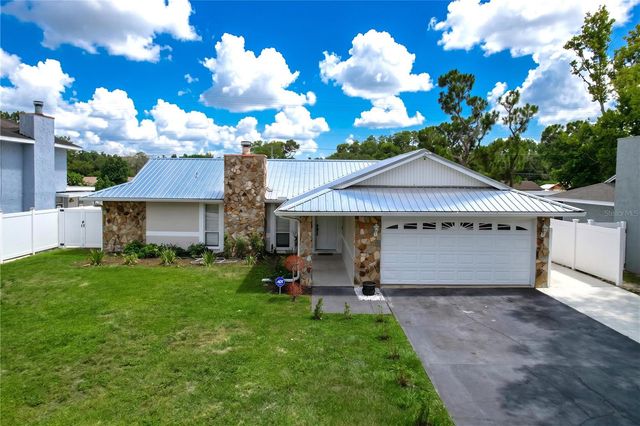 5520 FULMAR DRIVE, Tampa, FL 33625