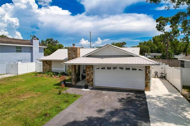 5520 FULMAR DRIVE, Tampa, FL 33625