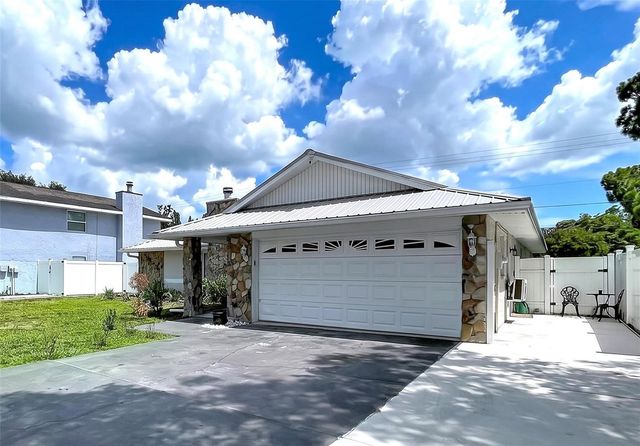 5520 FULMAR DRIVE, Tampa, FL 33625