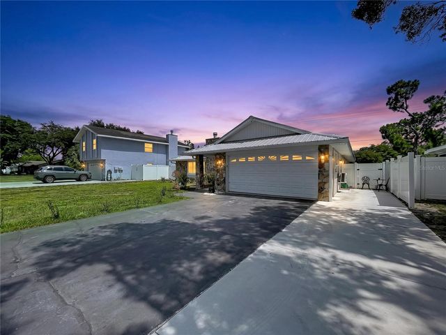 5520 FULMAR DRIVE, Tampa, FL 33625
