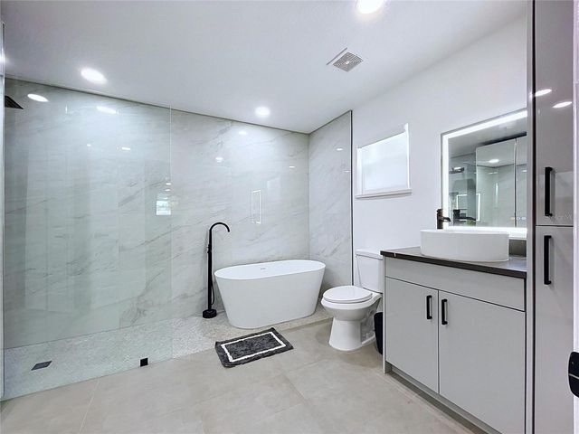 5520 FULMAR DRIVE, Tampa, FL 33625