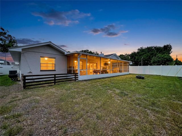 5520 FULMAR DRIVE, Tampa, FL 33625
