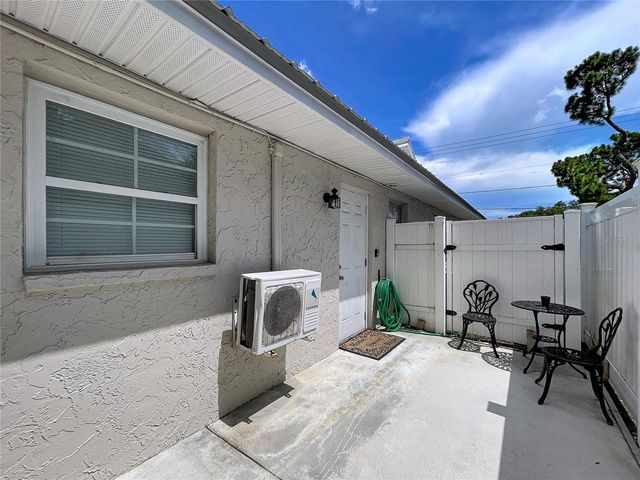 5520 FULMAR DRIVE, Tampa, FL 33625