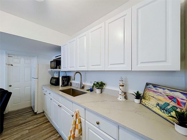 5520 FULMAR DRIVE, Tampa, FL 33625