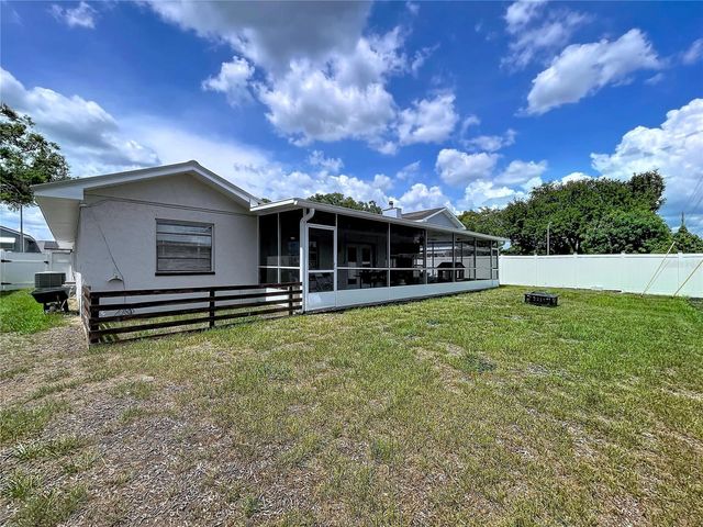 5520 FULMAR DRIVE, Tampa, FL 33625