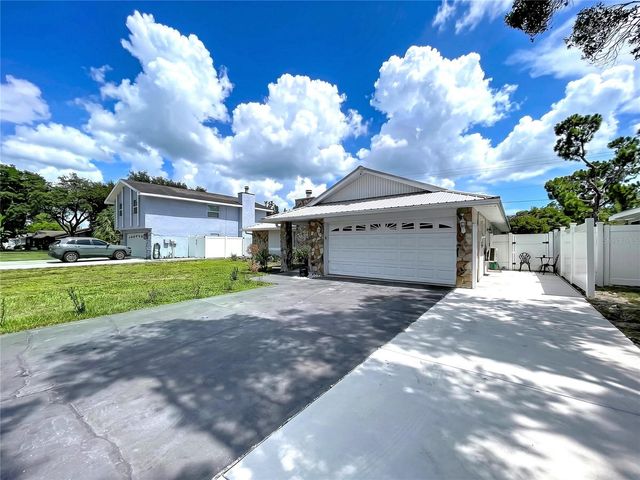5520 FULMAR DRIVE, Tampa, FL 33625