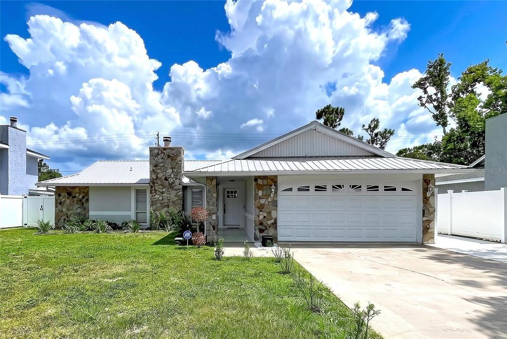 5520 FULMAR DRIVE, Tampa, FL 33625