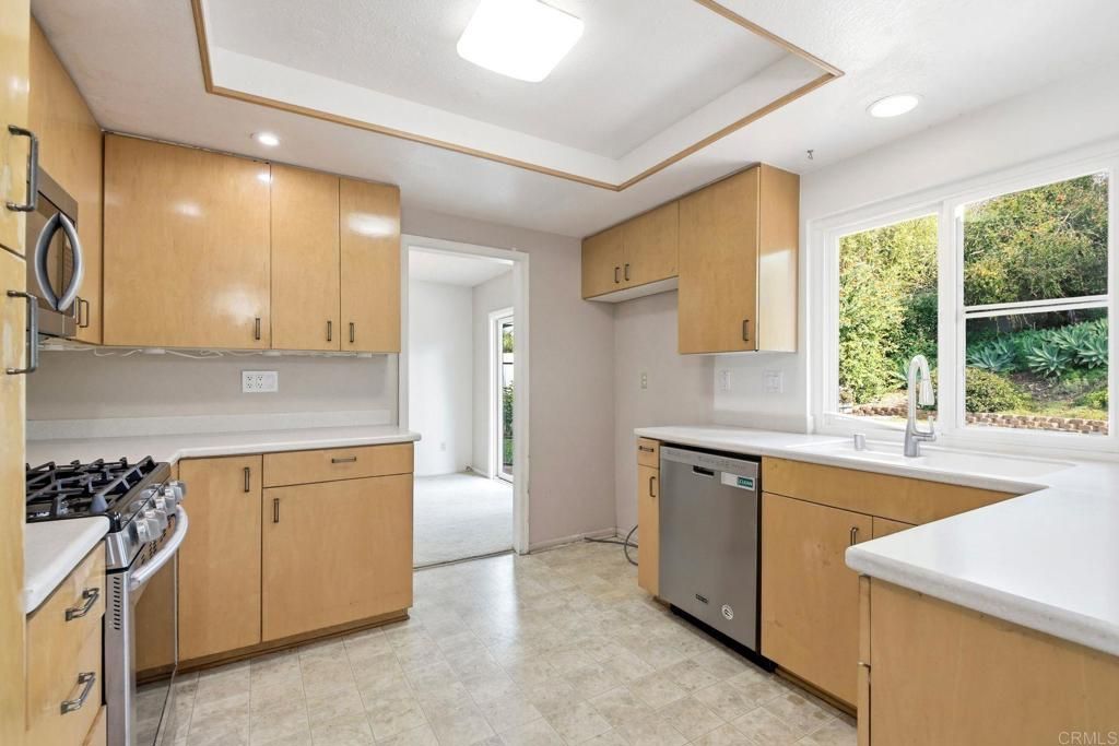 Image 7 of property listing at 1616 Clearwater Place, Encinitas, CA 92024
