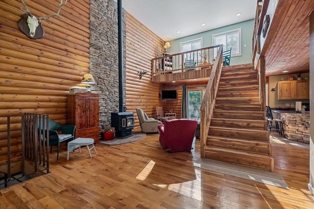 1235 Lakeview Dr, Smithville, TN 37166