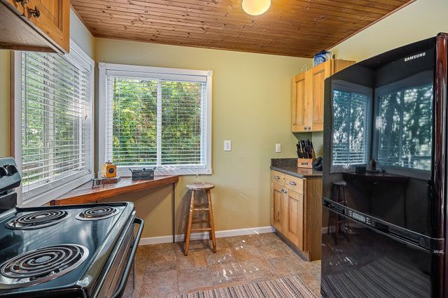 1235 Lakeview Dr, Smithville, TN 37166