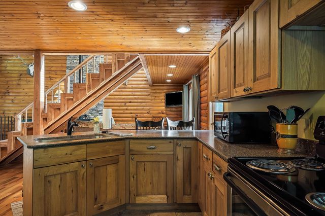 1235 Lakeview Dr, Smithville, TN 37166