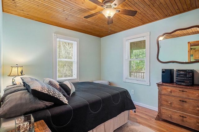 1235 Lakeview Dr, Smithville, TN 37166