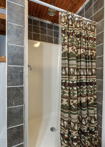 1235 Lakeview Dr, Smithville, TN 37166