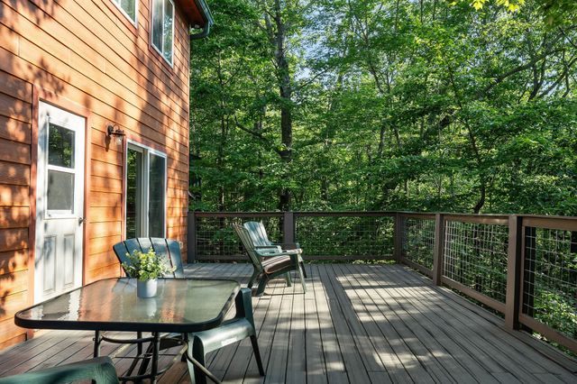 1235 Lakeview Dr, Smithville, TN 37166