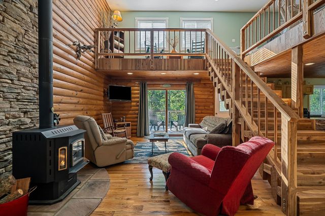 1235 Lakeview Dr, Smithville, TN 37166