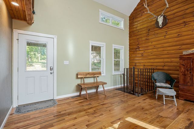 1235 Lakeview Dr, Smithville, TN 37166