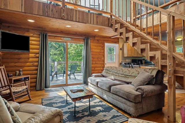 1235 Lakeview Dr, Smithville, TN 37166