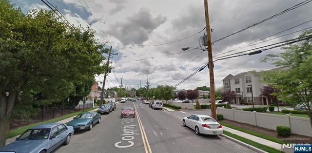 1527 Harmon Cove Tower, Secaucus, NJ 07094