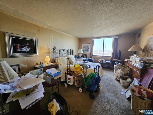 1527 Harmon Cove Tower, Secaucus, NJ 07094