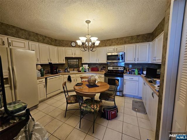 1527 Harmon Cove Tower, Secaucus, NJ 07094