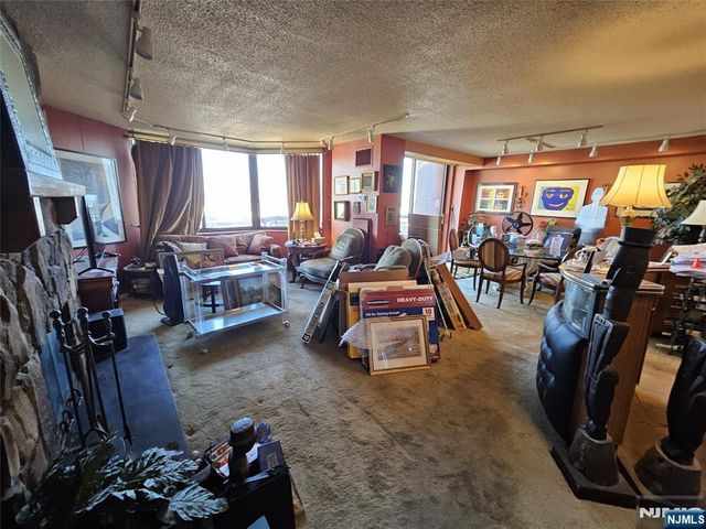 1527 Harmon Cove Tower, Secaucus, NJ 07094