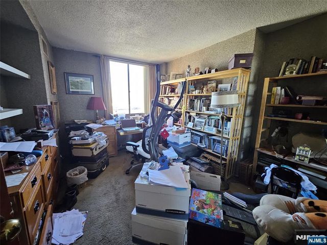 1527 Harmon Cove Tower, Secaucus, NJ 07094