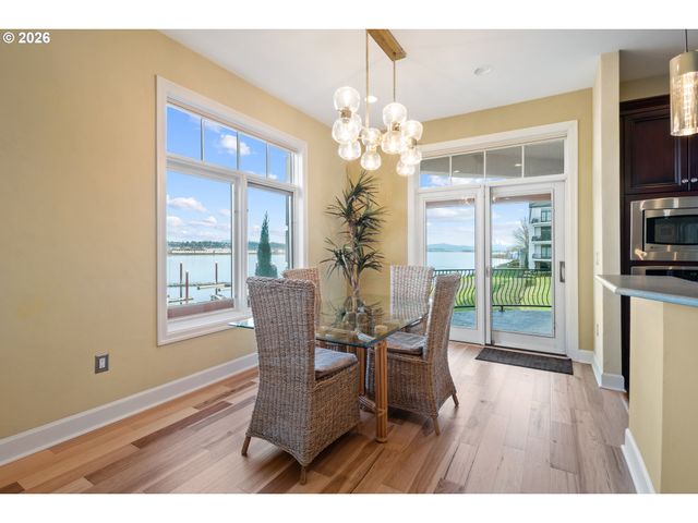 707 N HAYDEN ISLAND Dr 215, Portland, OR 97217