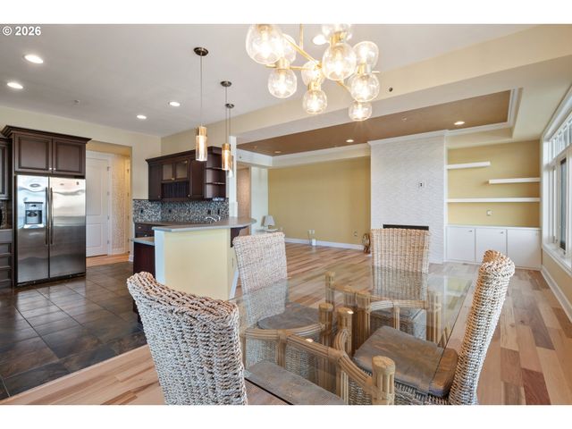 707 N HAYDEN ISLAND Dr 215, Portland, OR 97217