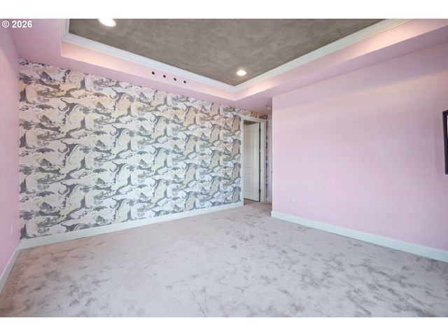 707 N HAYDEN ISLAND Dr 215, Portland, OR 97217