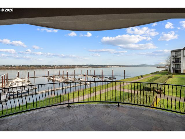 707 N HAYDEN ISLAND Dr 215, Portland, OR 97217