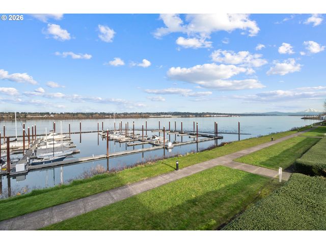 707 N HAYDEN ISLAND Dr 215, Portland, OR 97217