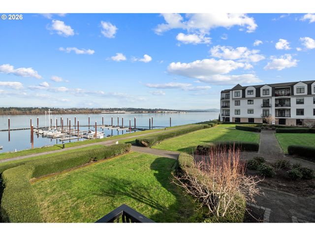 707 N HAYDEN ISLAND Dr 215, Portland, OR 97217