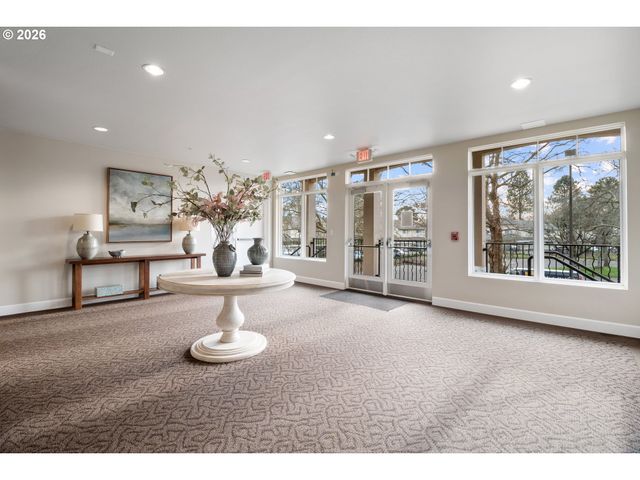 707 N HAYDEN ISLAND Dr 215, Portland, OR 97217