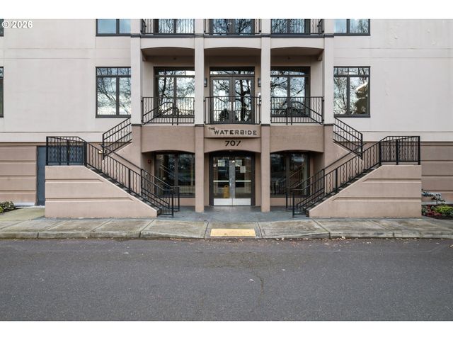 707 N HAYDEN ISLAND Dr 215, Portland, OR 97217