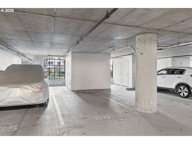 707 N HAYDEN ISLAND Dr 215, Portland, OR 97217