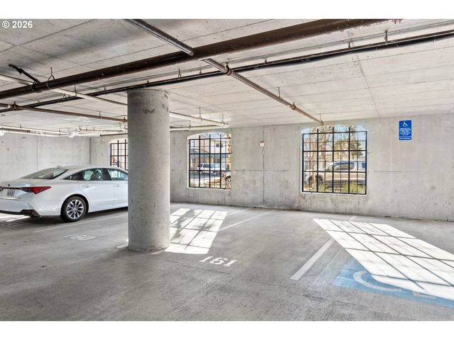 707 N HAYDEN ISLAND Dr 215, Portland, OR 97217