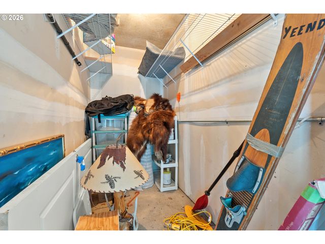 707 N HAYDEN ISLAND Dr 215, Portland, OR 97217