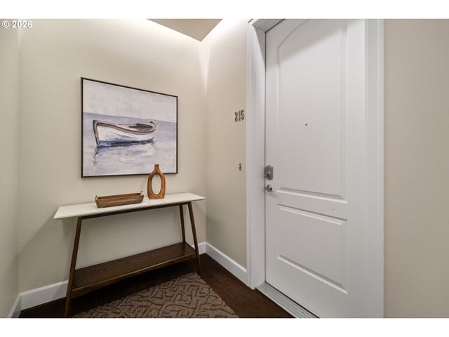 707 N HAYDEN ISLAND Dr 215, Portland, OR 97217