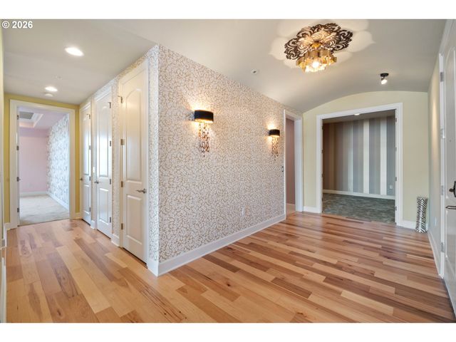 707 N HAYDEN ISLAND Dr 215, Portland, OR 97217