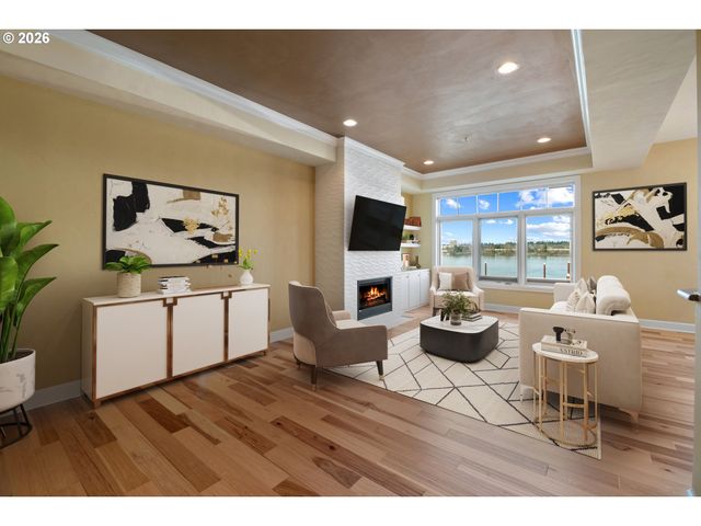 707 N HAYDEN ISLAND Dr 215, Portland, OR 97217